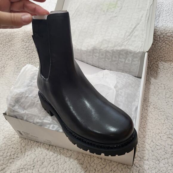 NIB DKNY Women's Roxanne Slip On Chelsea Boot with Studs Black SIZE 8 - Picture 3 of 7